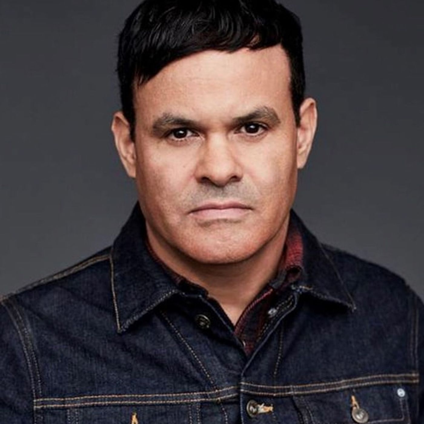 Elgin James, caduta e rinascita di uno sceneggiatore all'insegna di Mayans Mc episode artwork