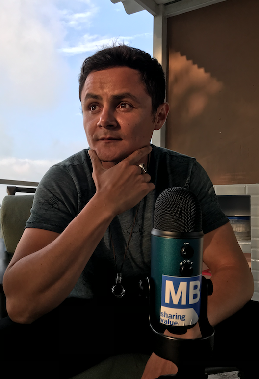 Episodio #20 - Cómo la perseverancia me llevó a Hollywood con Arturo Castro - MBPodcast episode artwork