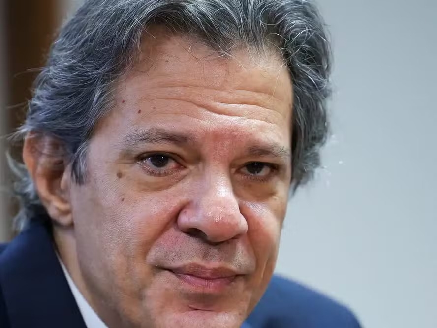 Em meio à crise do IOF, Haddad entra de férias e governo enfrenta pressão no Congresso