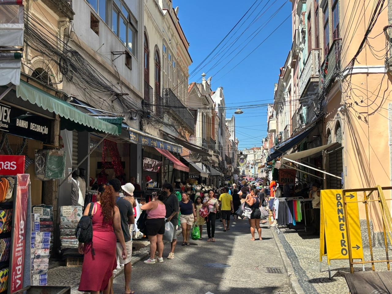 Consumidores aproveitam dia de seguinte do Natal para trocar presentes