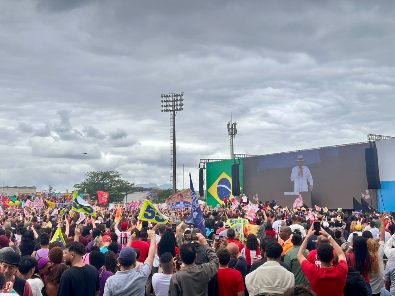 Em campanha no Rio, Lula diz que está cansado de ouvir Trump e Putin falarem em guerra episode artwork