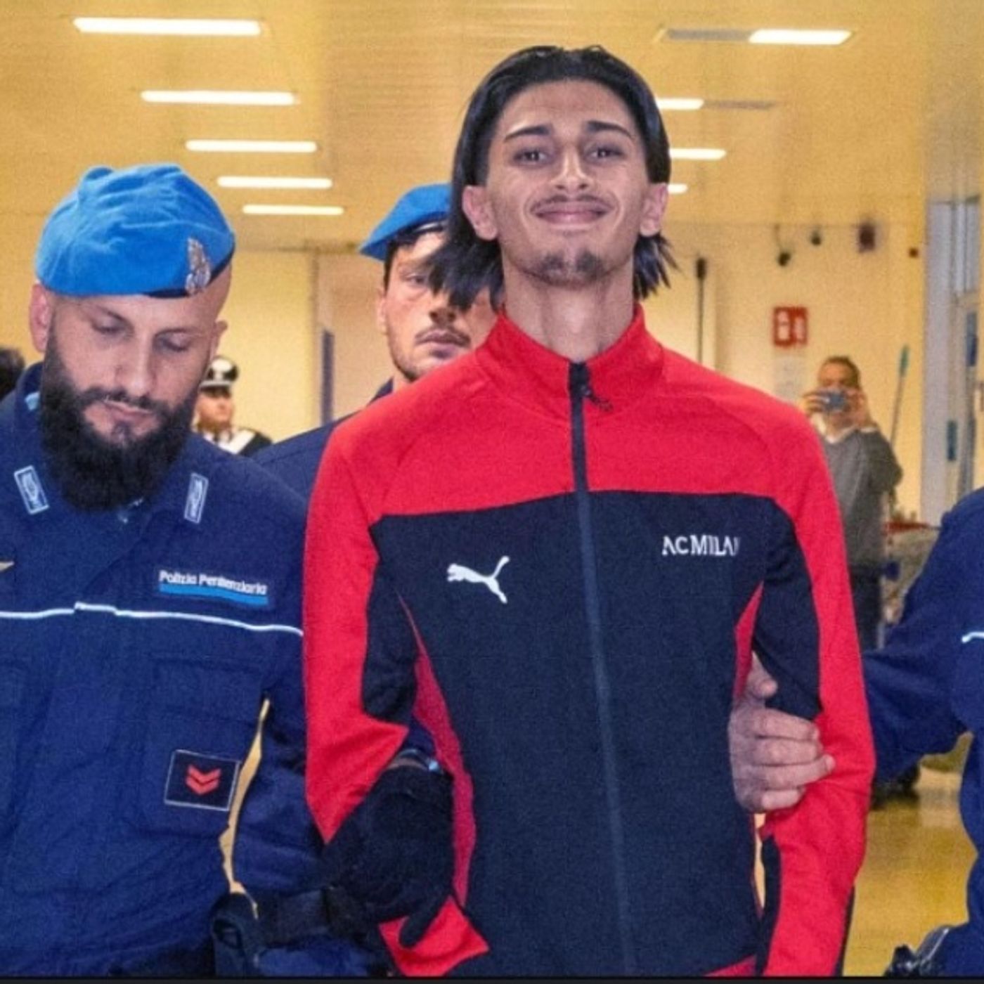Baby Gang ARRESTATO di nuovo dopo aver SP*RATO ad un suo AMICO episode artwork