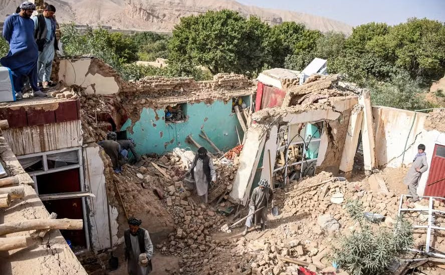 Terremoto atinge o Afeganistão e deixa ao menos 20 mortos Terremoto atinge o Afeganistão e deixa ao menos 20 mortos