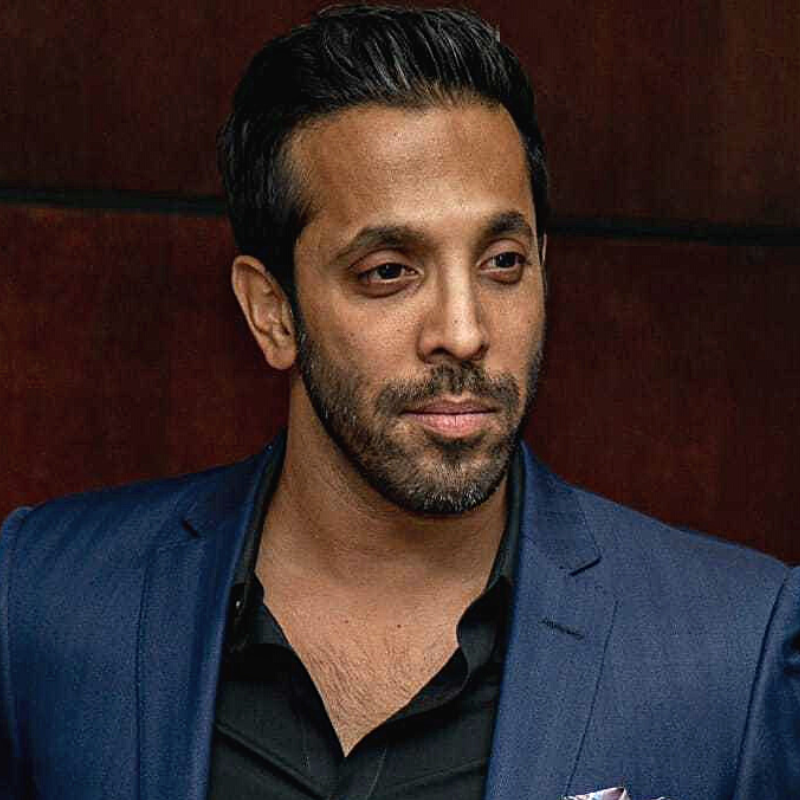 183: Teaching in the Slums of Delhi, Scuba Diving with Manta Rays in the Maldives, and the Real Value of Collecting Travel Memories with Mujtaba Saifuddin