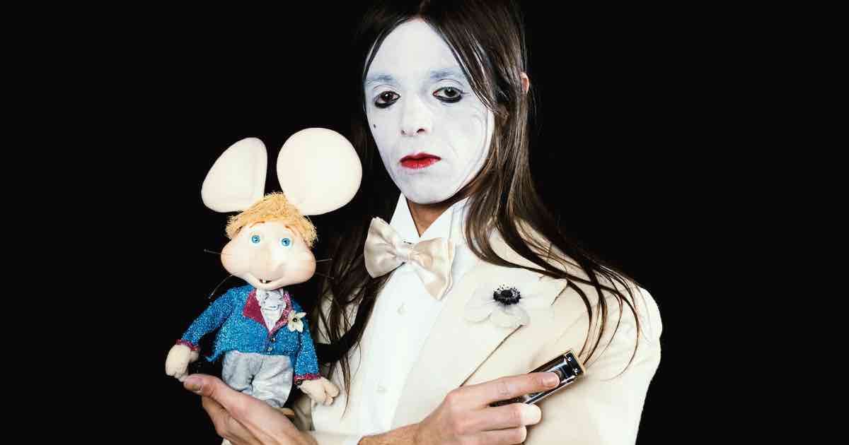 LUCIO CORSI, TOPO GIGIO - NEL BLU DIPINTO DI BLU (DOMENICO MODUGNO) - SANREMO 2025 episode artwork
