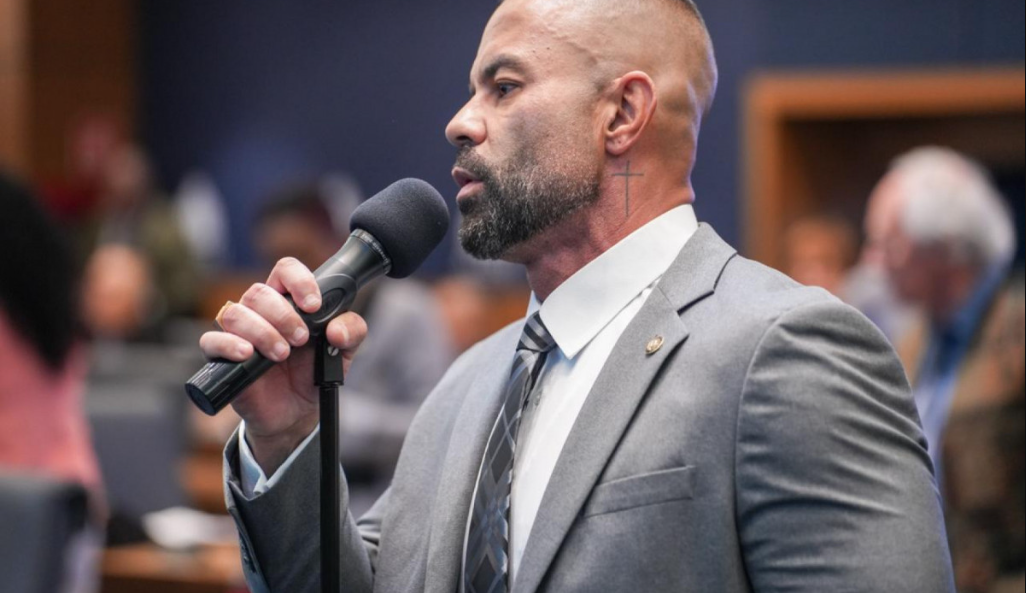 Saúde do Rio investiga atestado médico falso usado por deputado para adiar audiência na Justiça