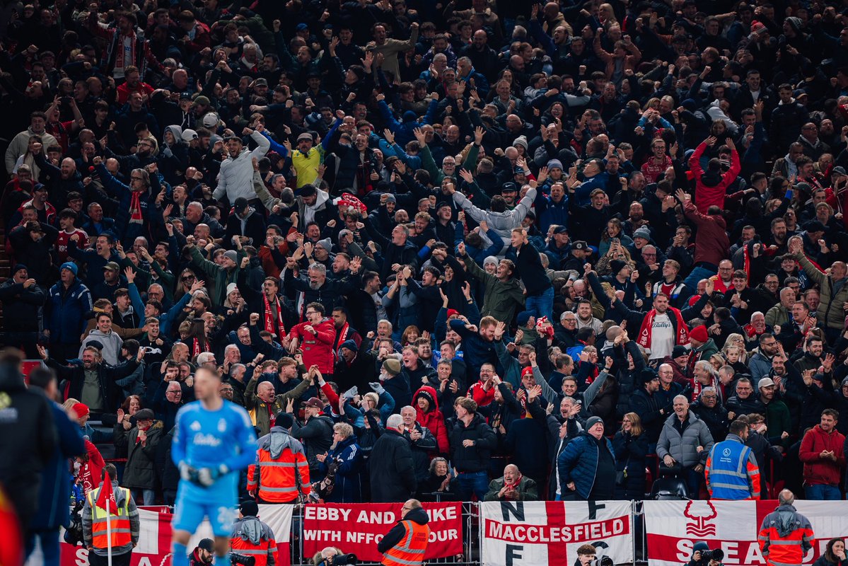Sean bangs the drums: YATESY'S ESPRESSO BAR, 25th November 2025