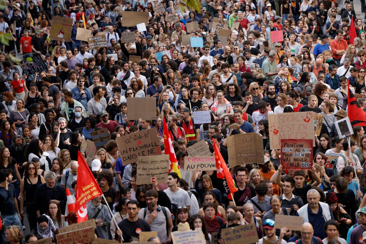 Milhares de estudantes protestam na França por melhores condições de ensino episode artwork