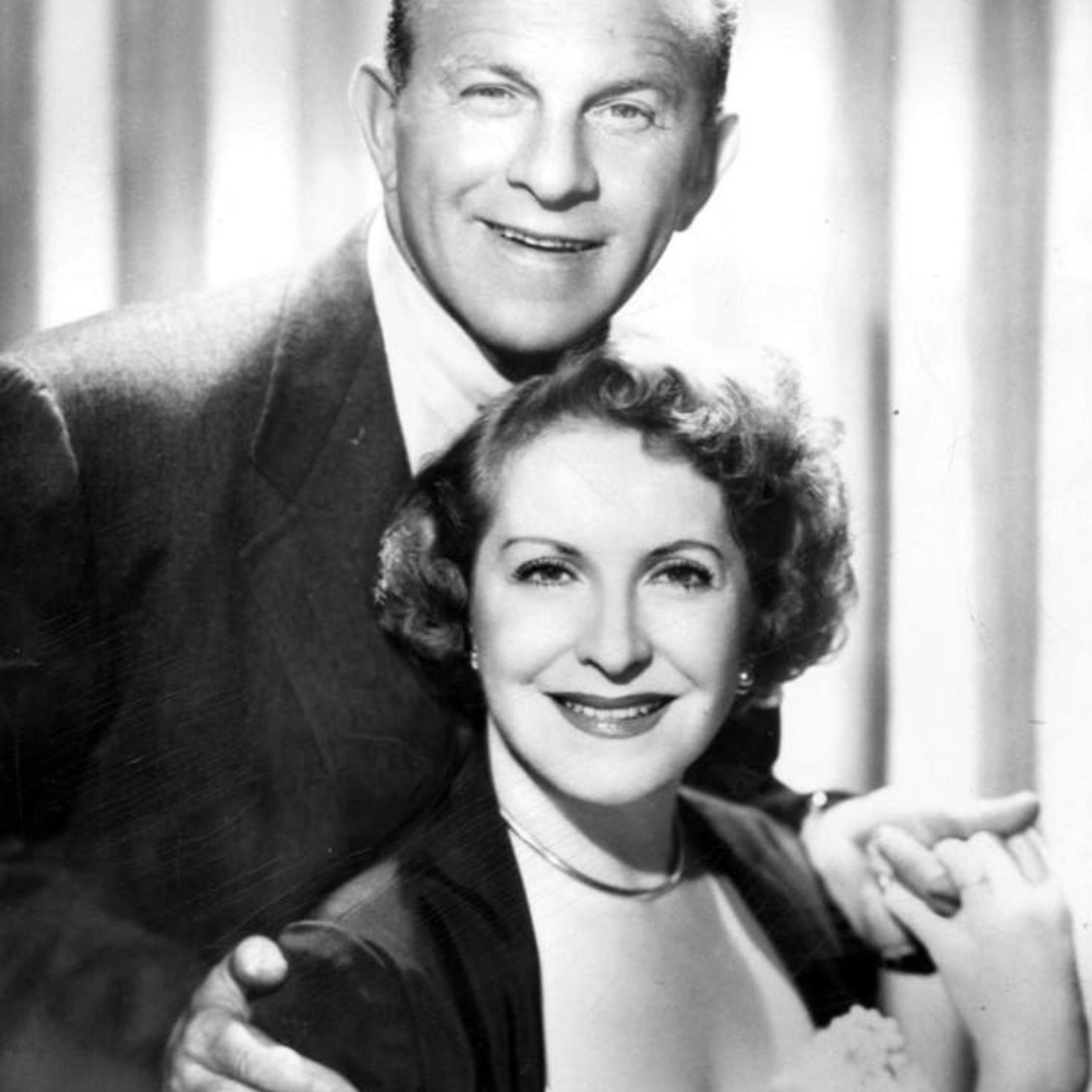 George Burns and Gracie Allen-400529-35-Sweeping Into Office episode artwork