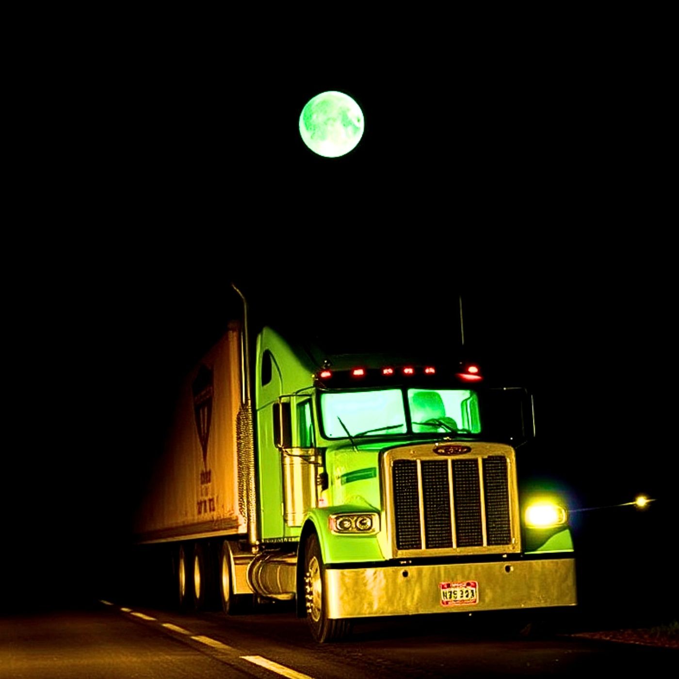 Long Haul Truckers, What's the Creepiest Most Paranormal thing you've seen on the Road at Night? episode artwork