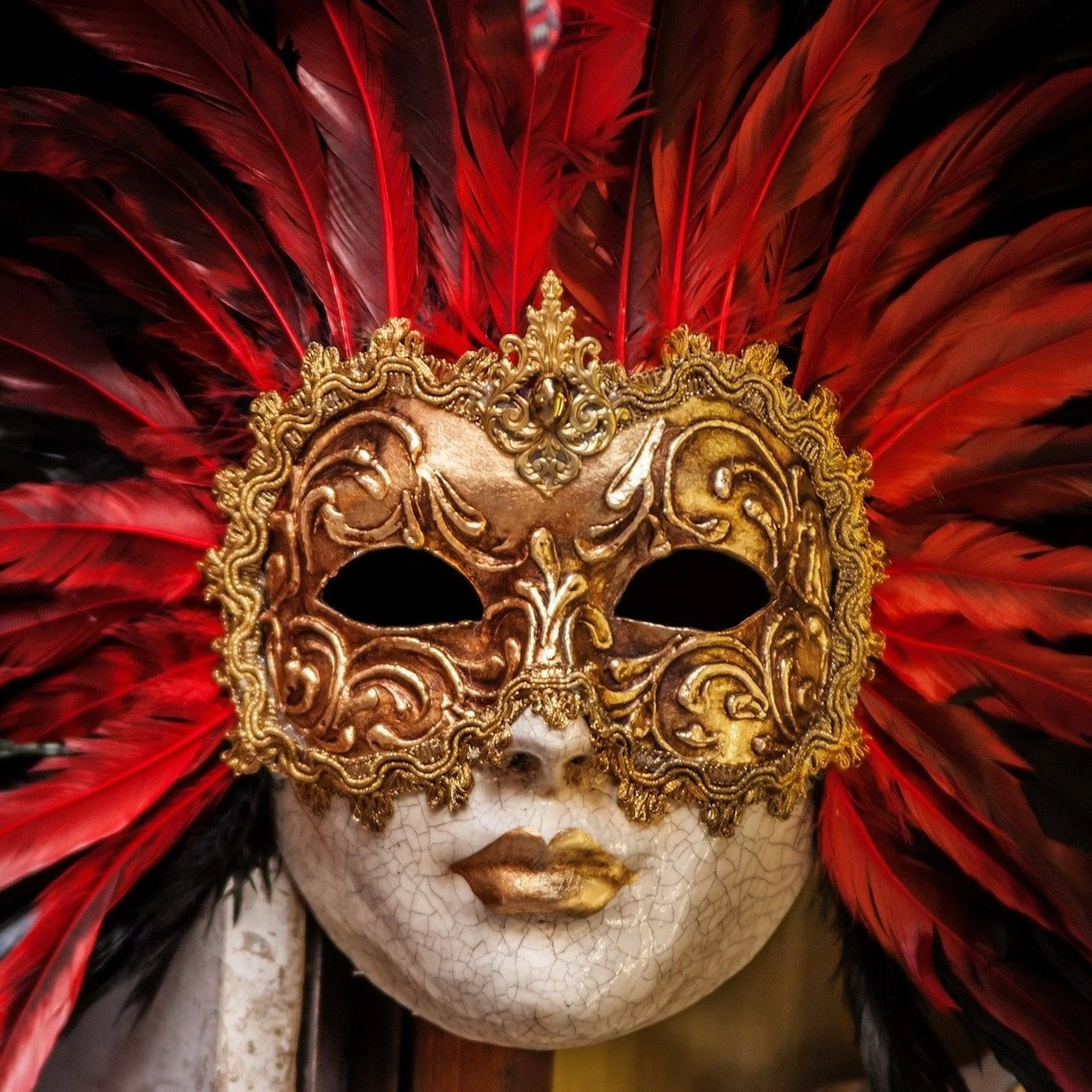 Les masques sont-ils indissociables du spectacle vivant ?