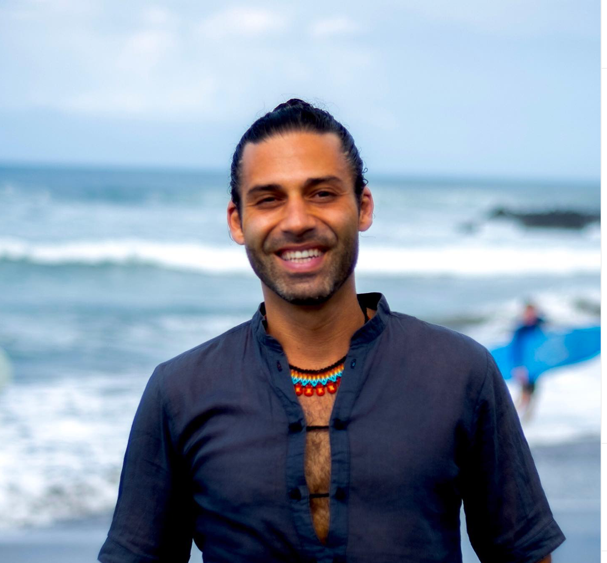 178: Building "Nomads Giving Back", Traveling the World for 9 Years, and Spending Time in 100 Countries with Tarek Kholoussy