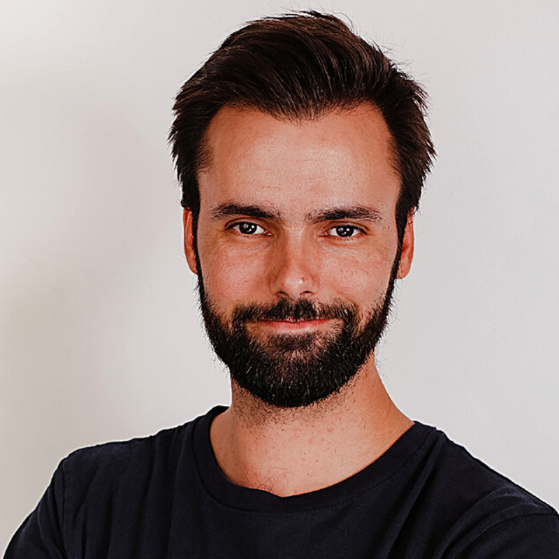 The Maverick Show: Remote Entrepreneurship and World Travel