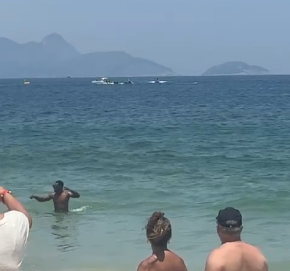 Piloto morre após queda de avião ultraleve no mar da praia de Copacabana episode artwork