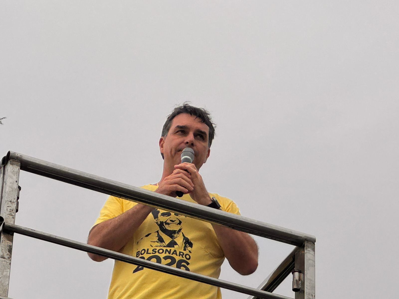 Flávio Bolsonaro diz que tentará aprovar PEC que proíbe reeleição de presidente da República episode artwork