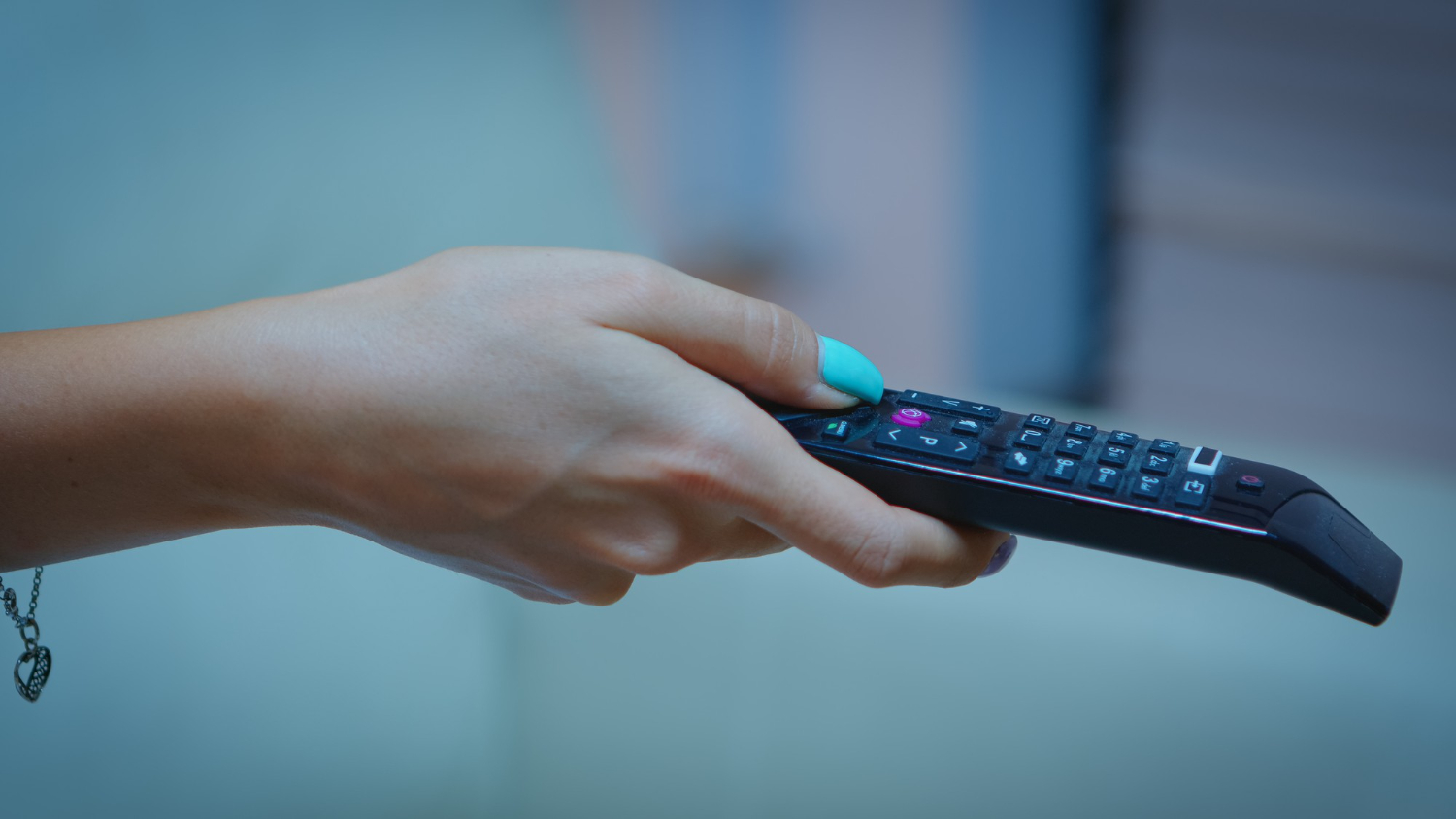 TV já é mais usada que o computador para acessar internet no Brasil, segundo IBGE