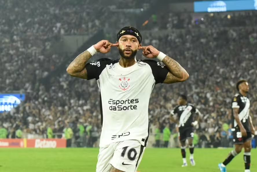 Após polêmica, Corinthians anuncia renovação com Memphis Depay episode artwork