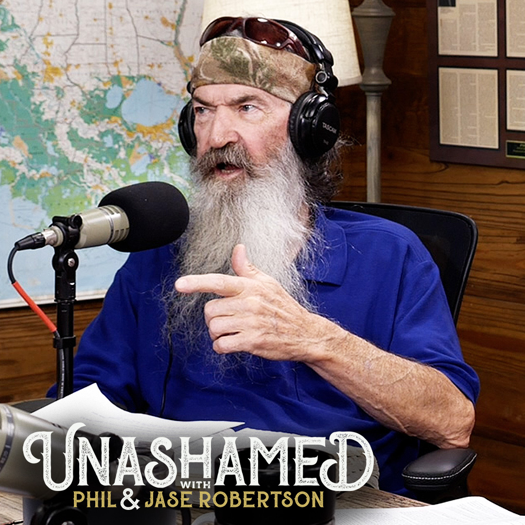 Ep 712 | Phil Gets a Sneak Peek at ‘The Blind’ Movie & Jase Shuts Down a Terminal at ATL Airport