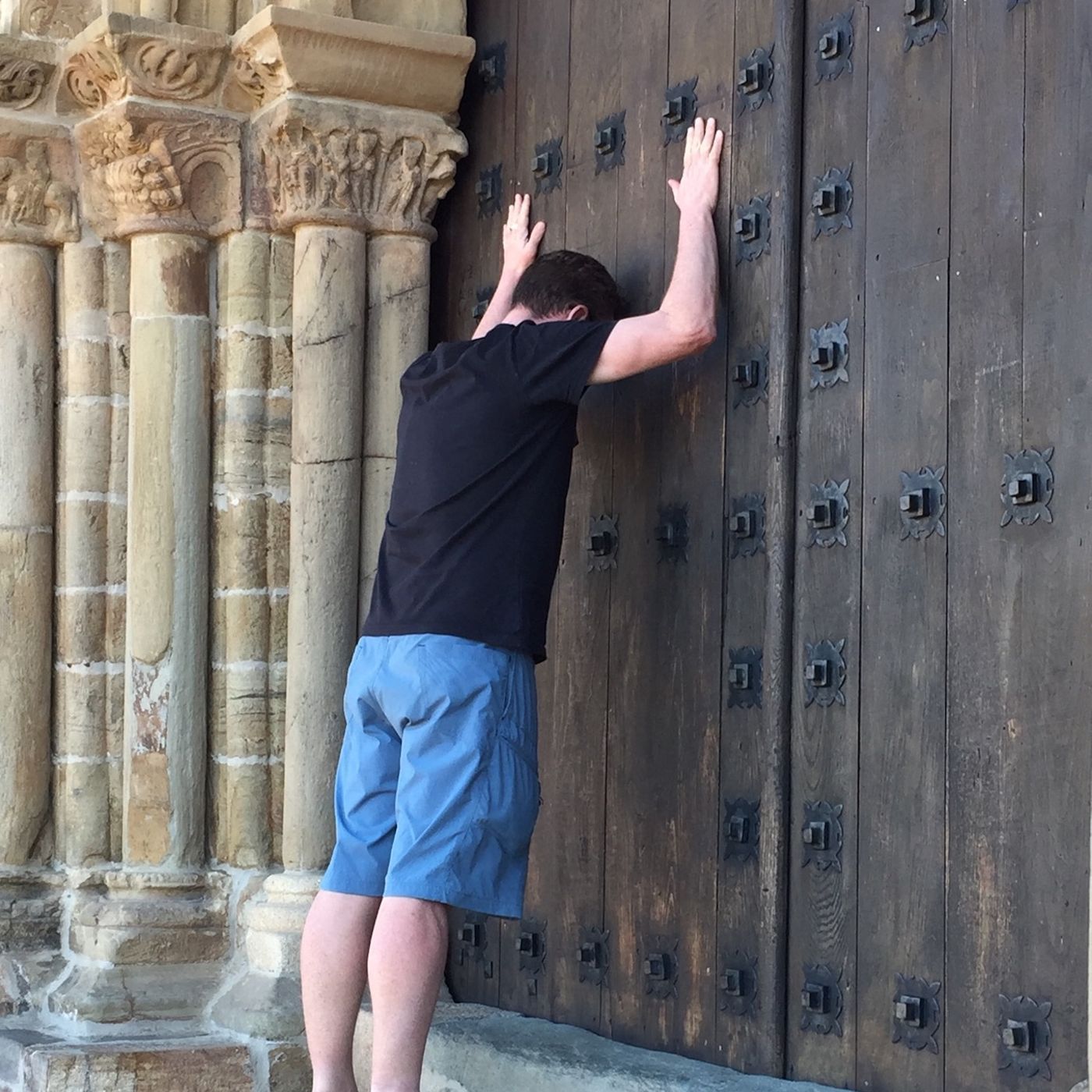 Dan Mullins presents 'Your Camino Begins in Santiago' episode artwork