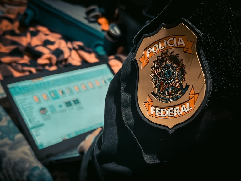 PF faz operação contra grupo suspeito de aliciar e enviar brasileiras para exploração sexual na França episode artwork