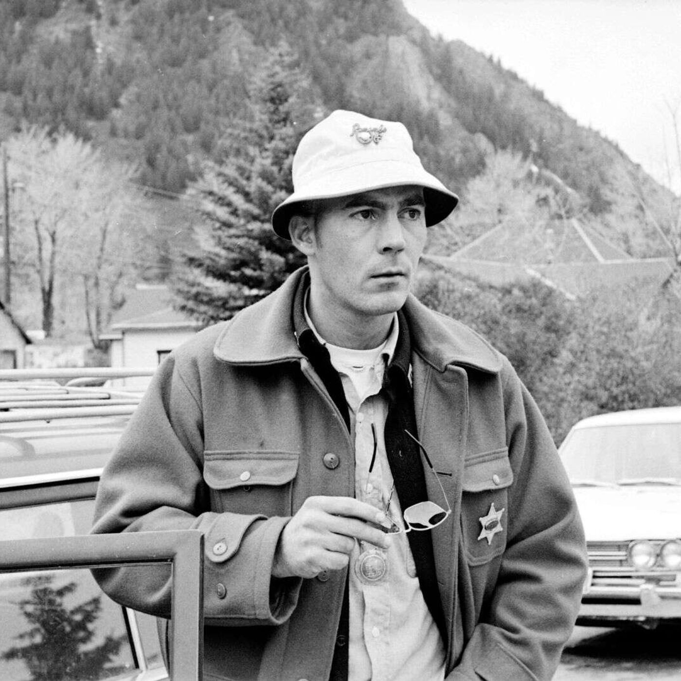 Troppo strano per vivere, troppo raro per morire: umile ritratto di Hunter S. Thompson, il padre del giornalismo Gonzo episode artwork