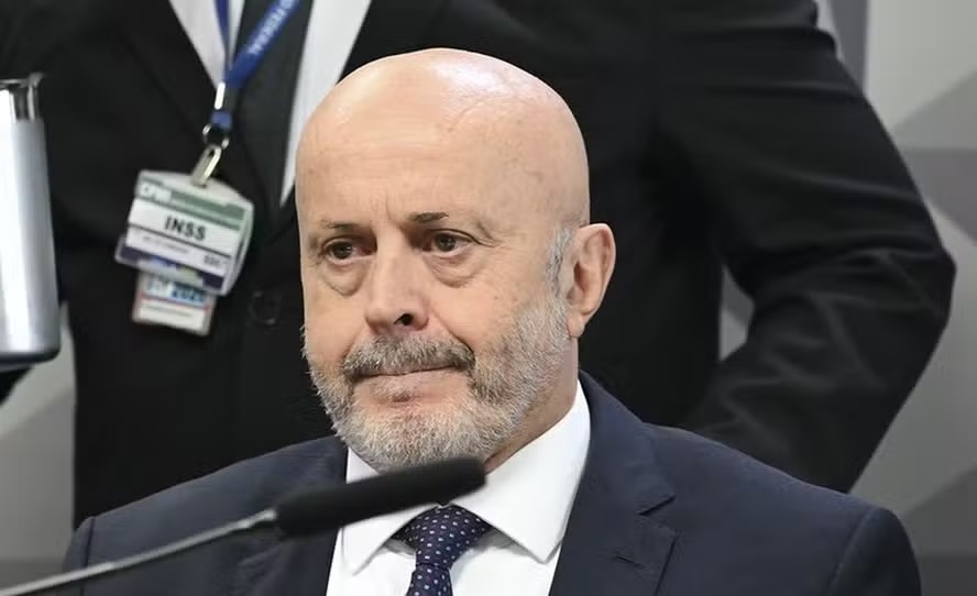 PF investiga se filho de Lula, o Lulinha,  foi sócio oculto do careca do INSS