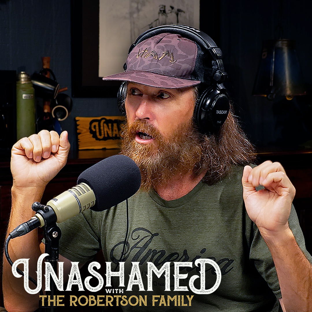 Ep 1353 | Jase Takes Beachwear Too Far & Zach’s Wife Wreaks Destruction on a Fancy Hotel