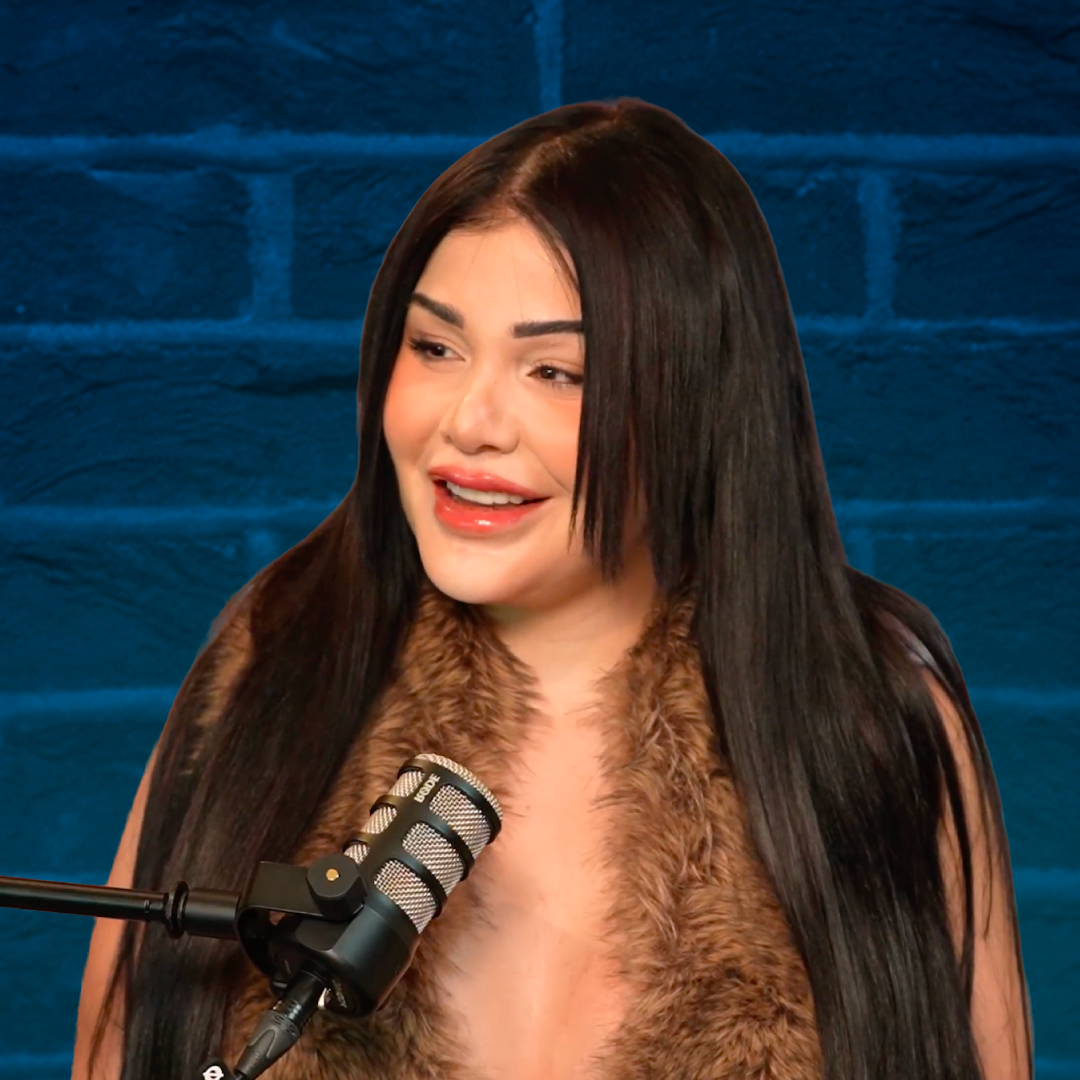 REGALANDO BILLETES con LA MARRASH