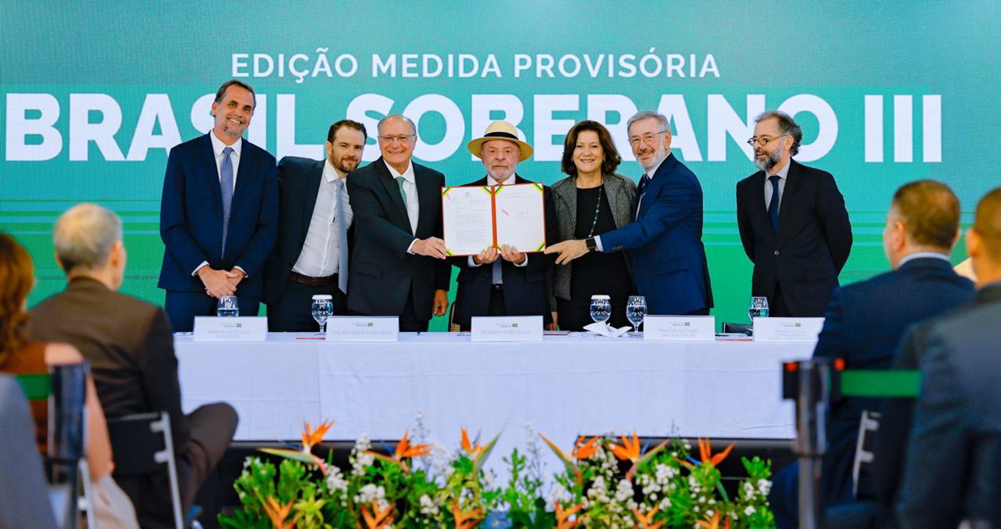 Lula anuncia R$ 18,5 bilhões em crédito para empresas afetadas pelo tarifaço dos EUA episode artwork
