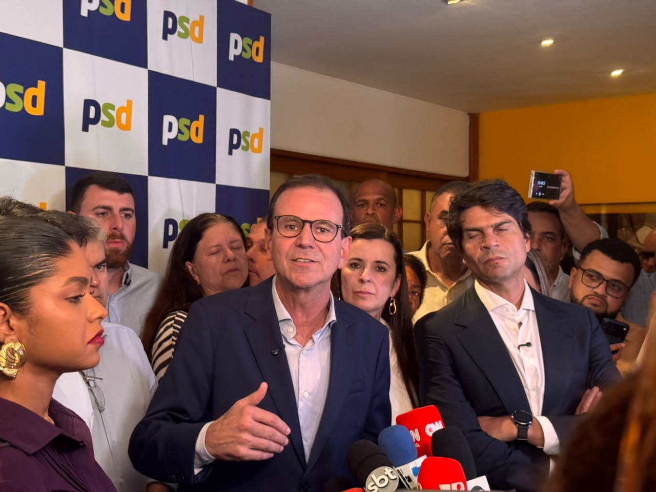 PSD oficializa Eduardo Paes como candidato ao governo do Rio; Pedro Paulo disputará o Senado episode artwork