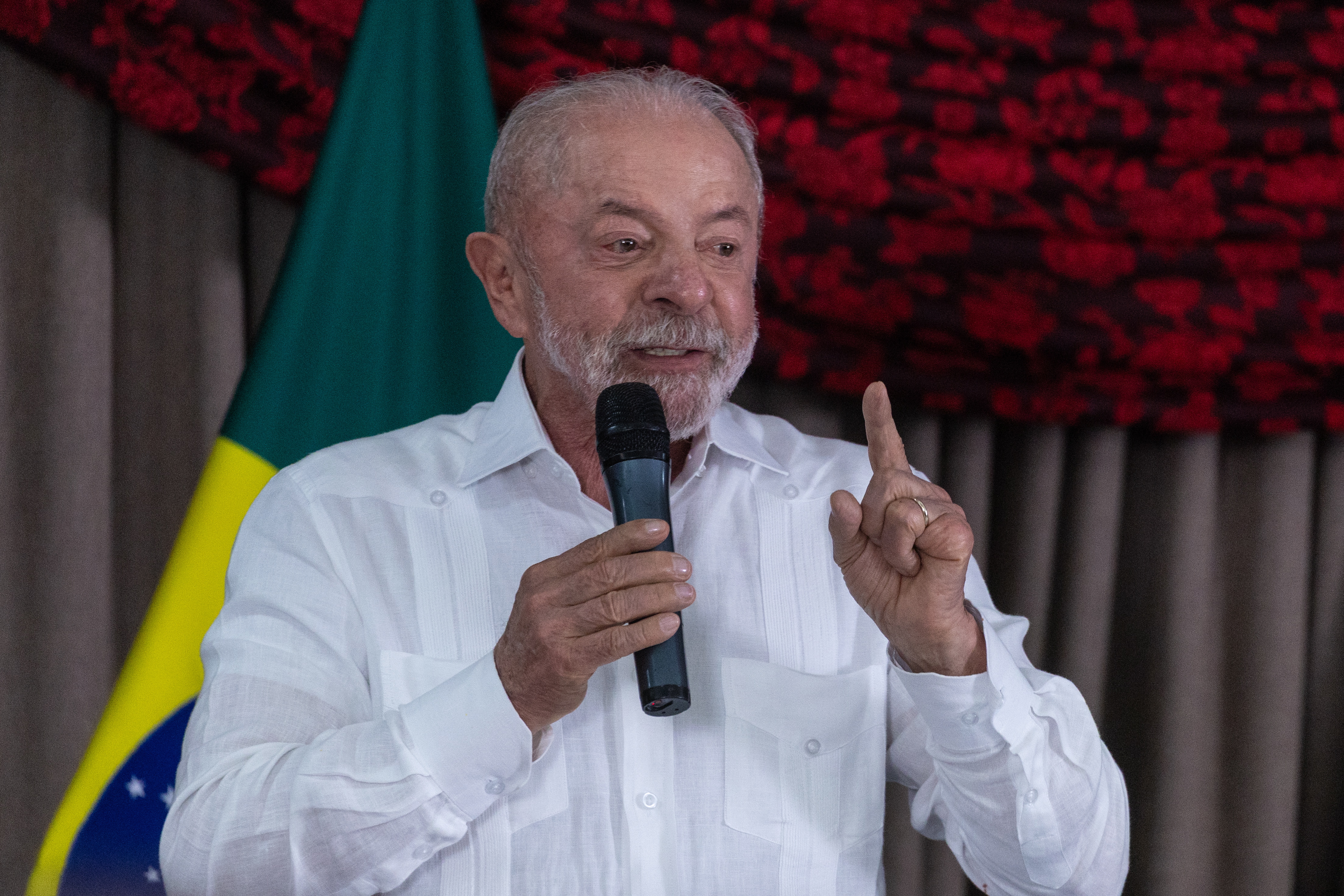 PT espera queda nas intenções de voto a Lula na pesquisa Datafolha desta quinta (8) episode artwork