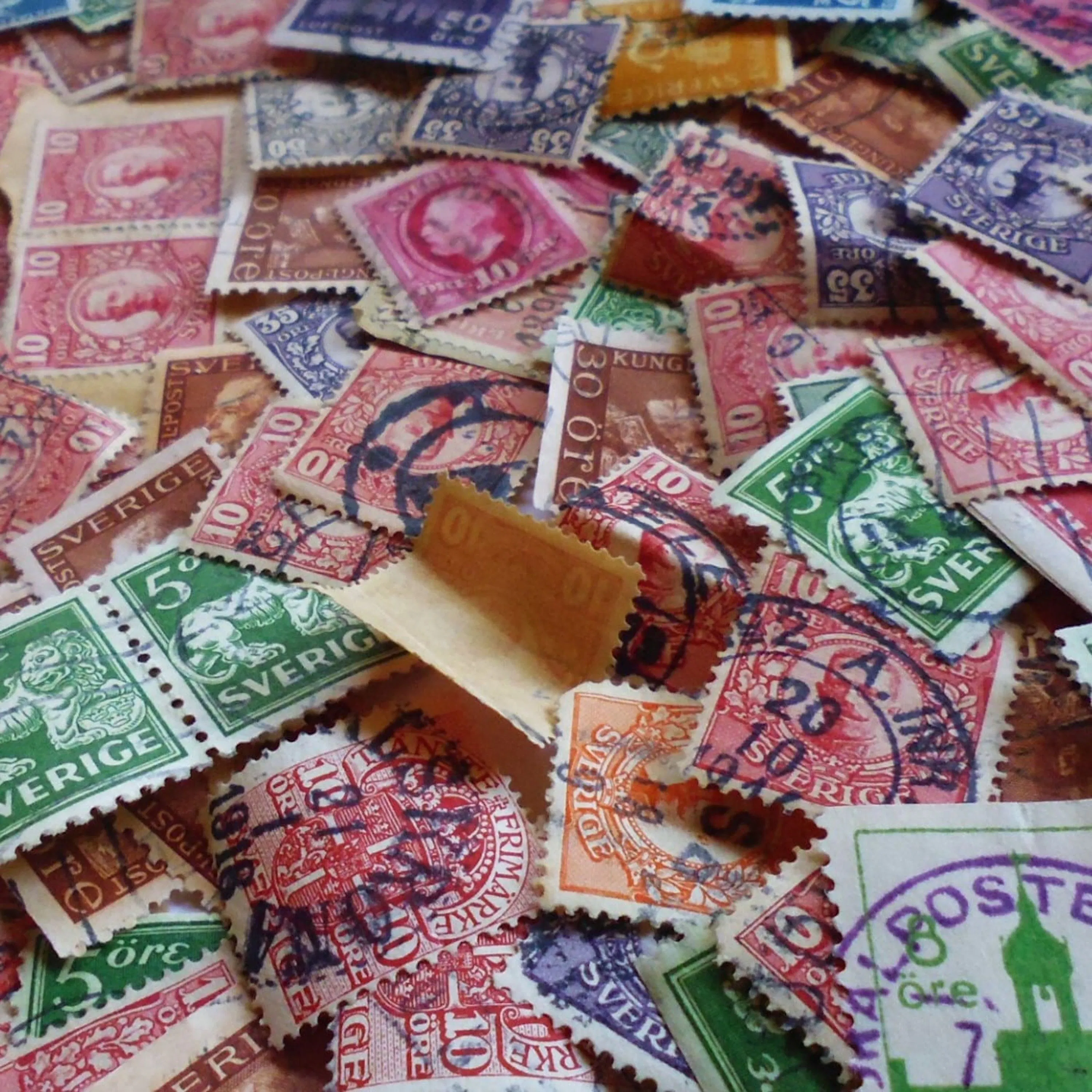 "Vacances timbrées", le livre à glisser dans sa valise cet été