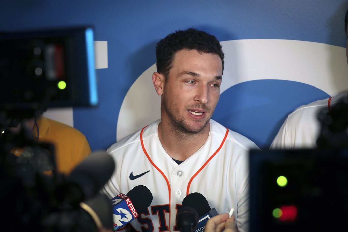 More scandal talk and the "disastrous" handling of the Astros' FanFest episode artwork
