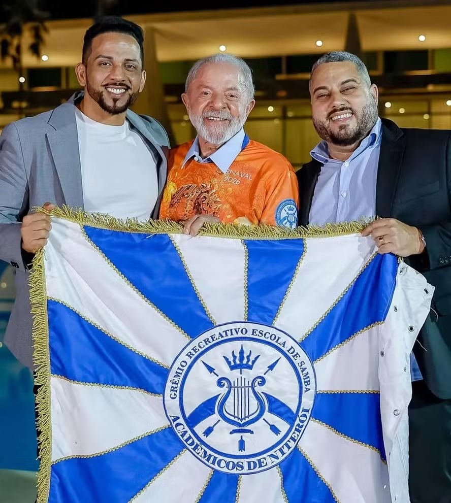 Justiça Federal rejeita ação contra enredo que homenageia Lula em escola de samba do Rio