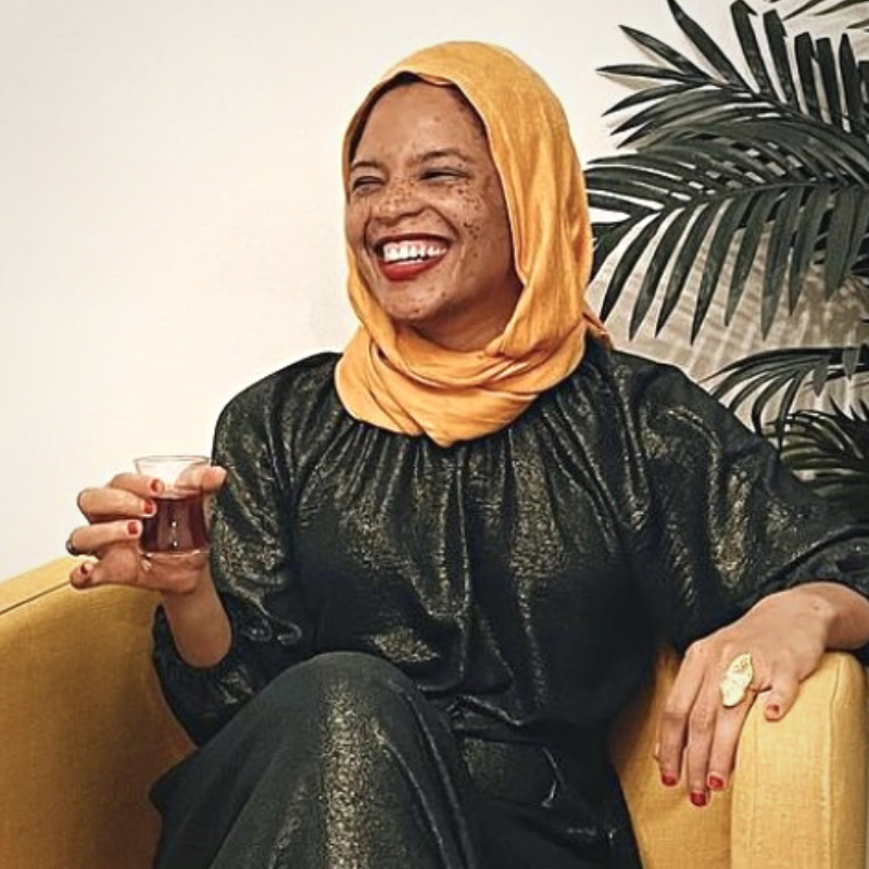 159: Founding "Hijabi Globetrotter" and Building a Community for Adventurous Muslim Women Who Travel with Kareemah Ashiru