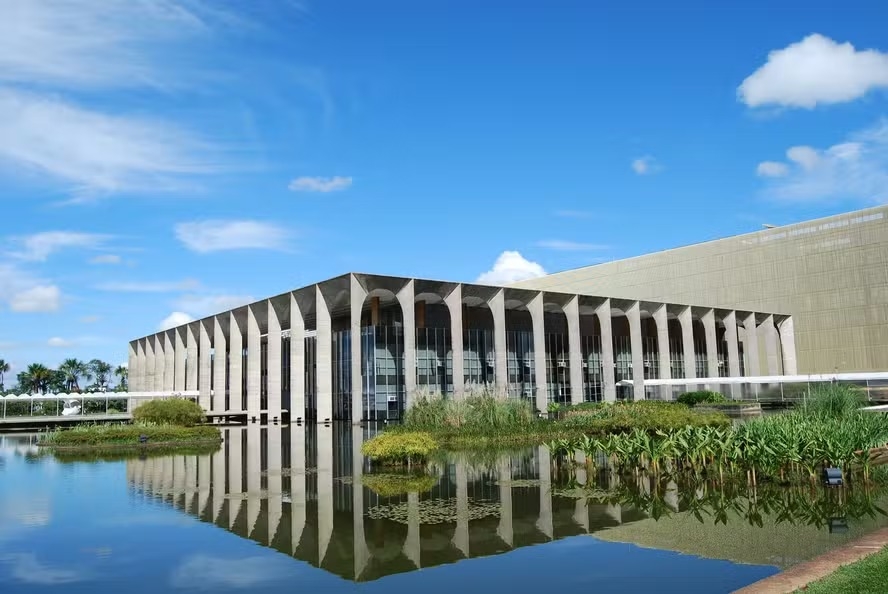 Em resposta à Câmara, Itamaraty fala em risco de força militar contra Brasil após classificação do PCC como terrorista episode artwork