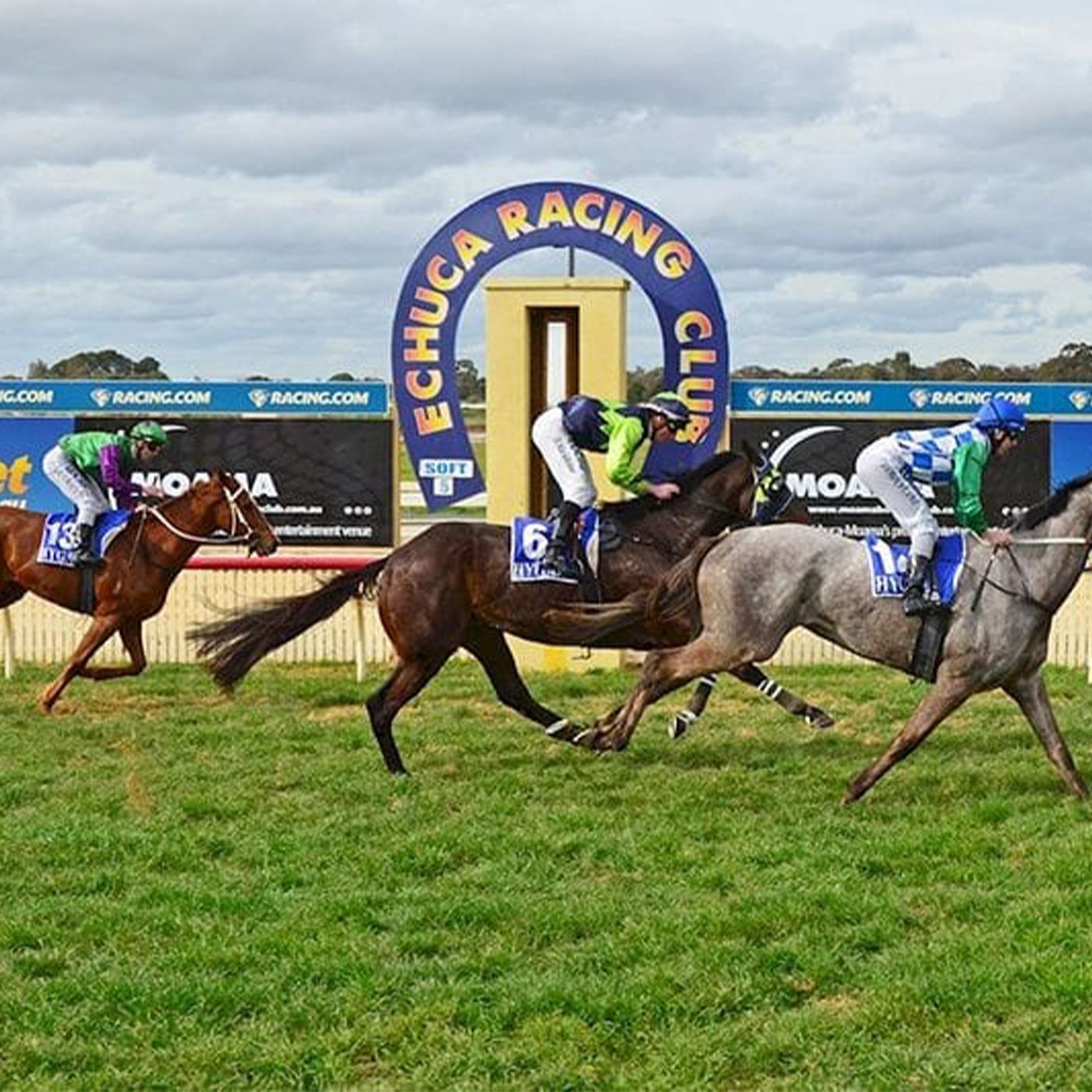 Bet365 Echuca Race Club Garry Armstrong chats to Andrew Kuuse re Sundays meeting up at the border episode artwork