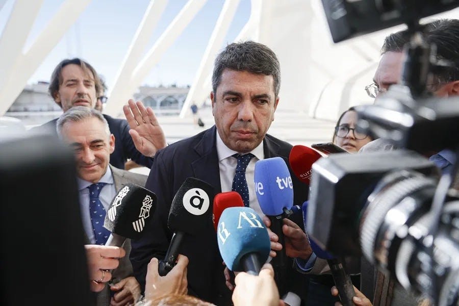 Funeral de Estado y funeral de Mazón Funeral de Estado y funeral de Mazón