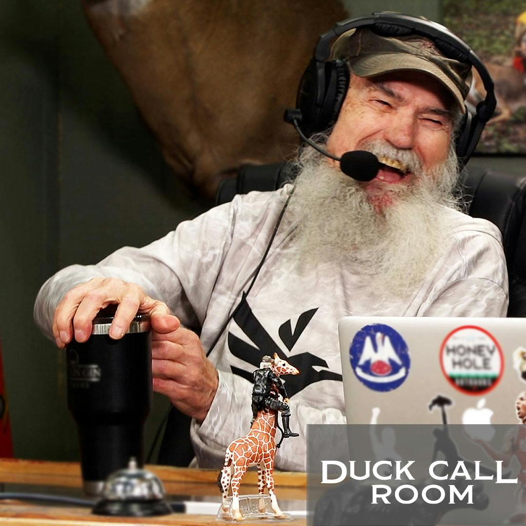 Uncle Si Has Proof That Aliens Live Among Us – And Play Softball?