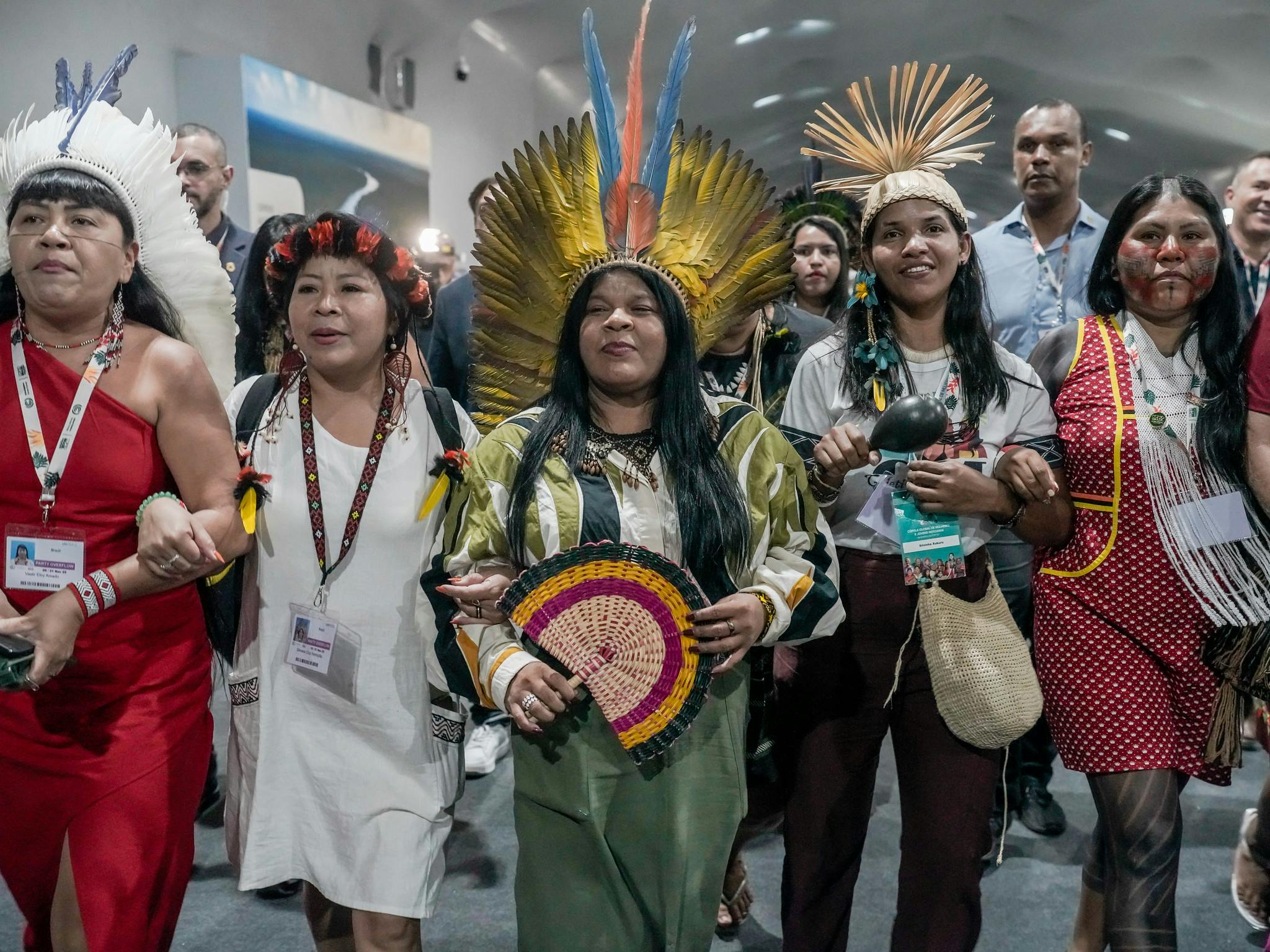 Ministra Sonia Guajajara participa de ato indígena na COP30 um dia após tumulto Ministra Sonia Guajajara participa de ato indígena na COP30 um dia após tumulto