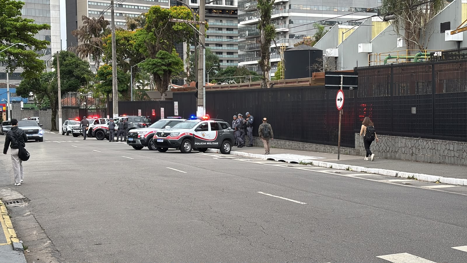 EUA suspendem atendimentos em embaixada e consulados no Brasil e surpreendem quem tinha agendamento