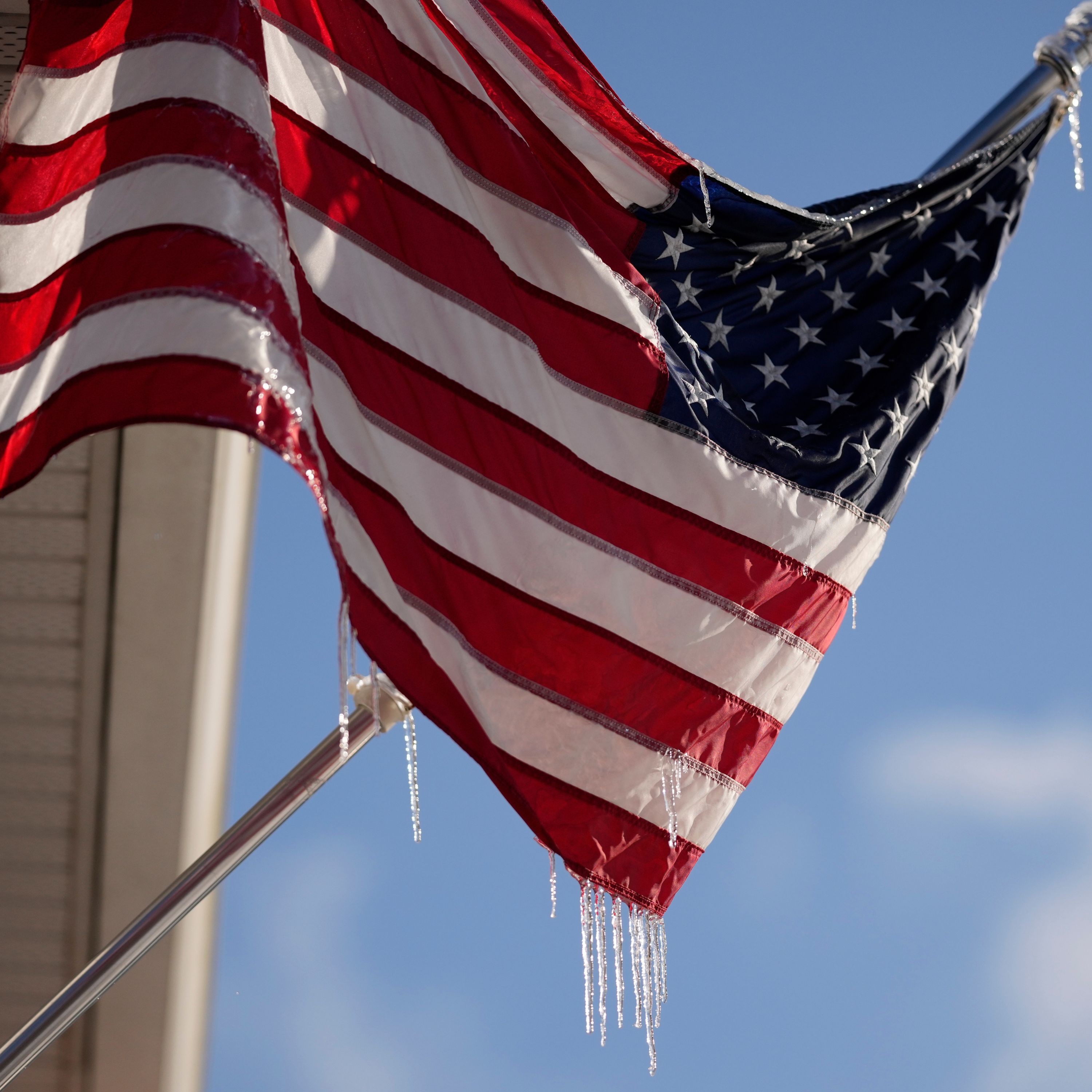 Poll Shows Americans Growing Less Optimistic