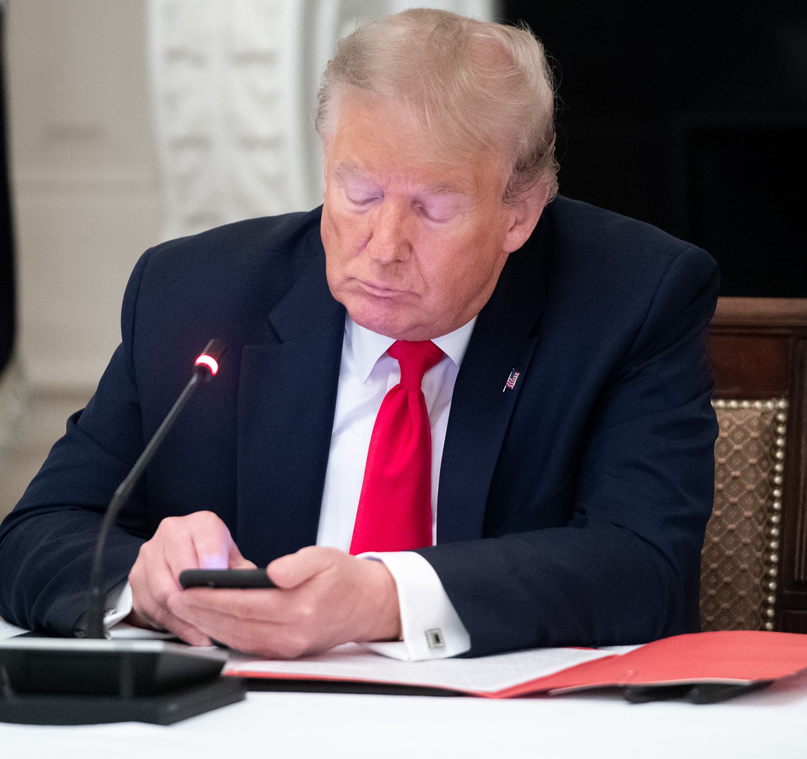 Trump is Back on Twitter And Trudeau Will Testify Later This Week episode artwork