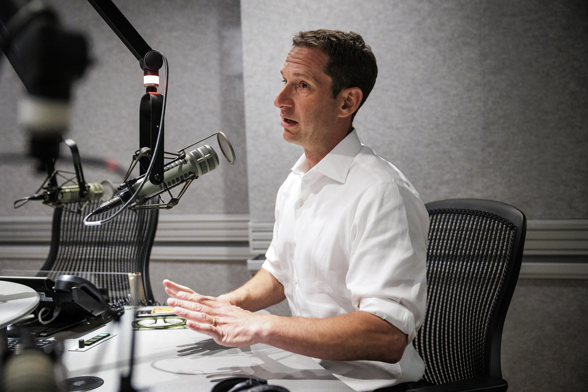 Daniel Lurie Runs Against City Hall in Quest for Mayor's Office