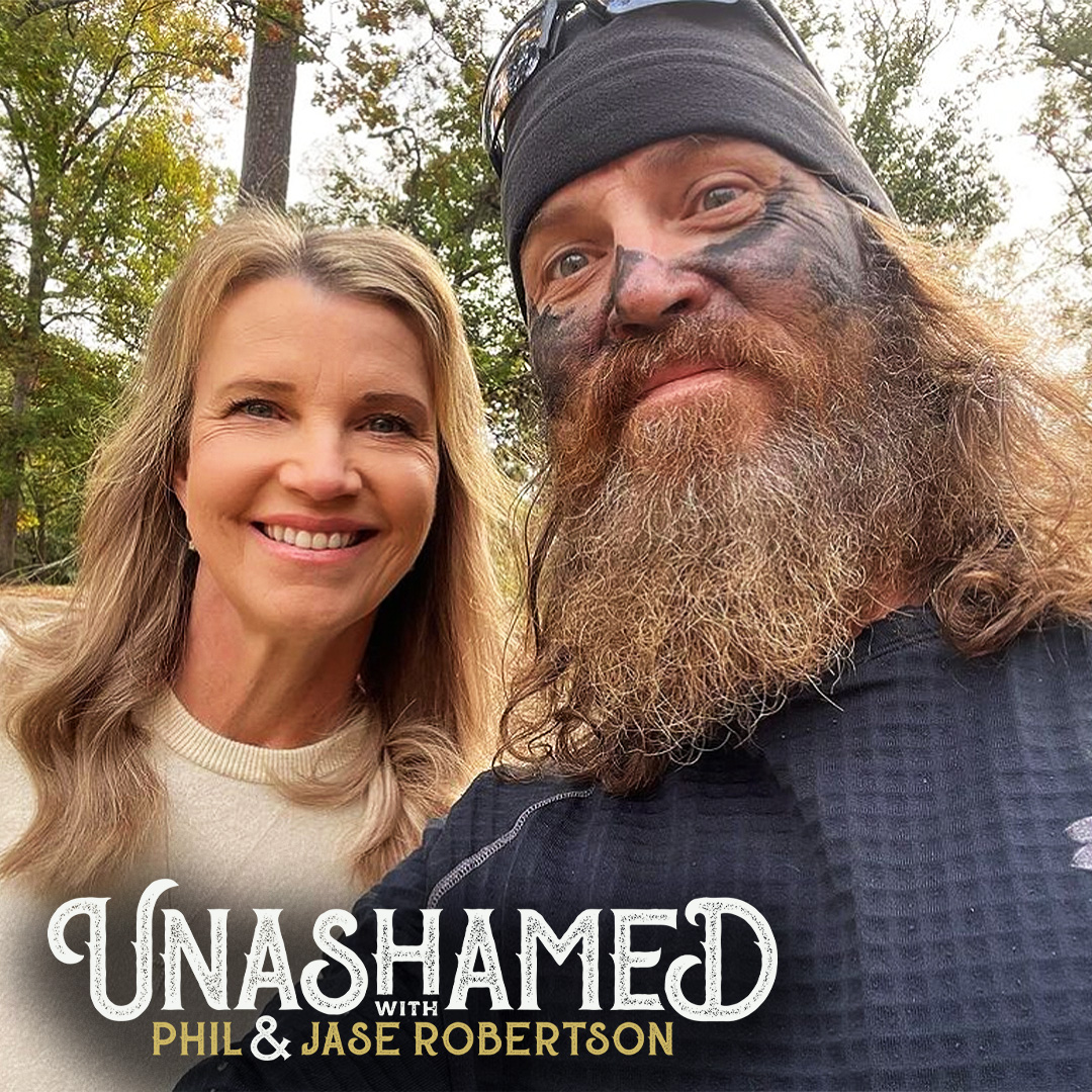 Ep 824 | Jase Gets an Ego Boost When Missy Sings His Praises to a Stranger & Phil Gets Stood Up