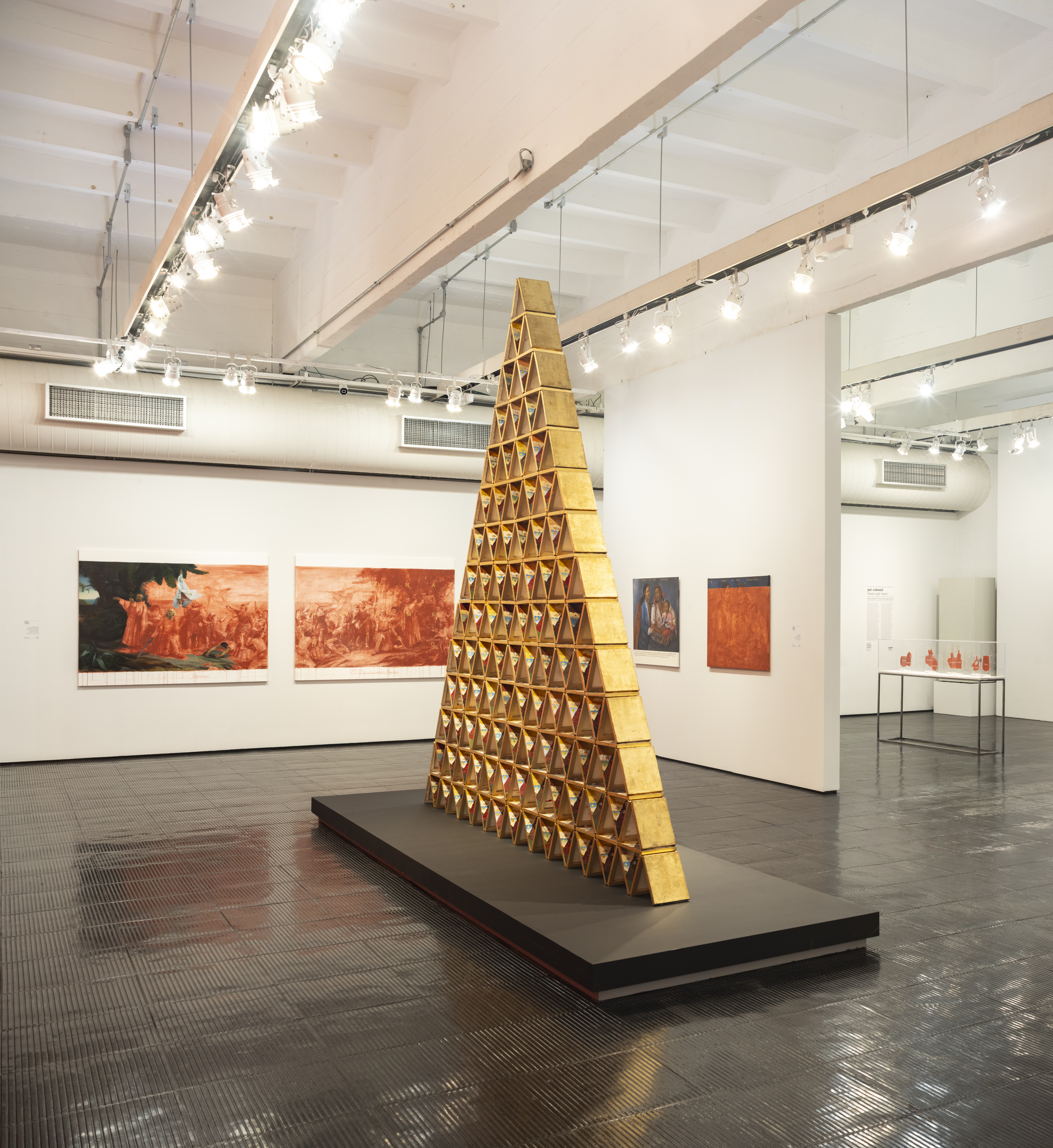 Exposições em São Paulo destacam design brasileiro e arte contemporânea