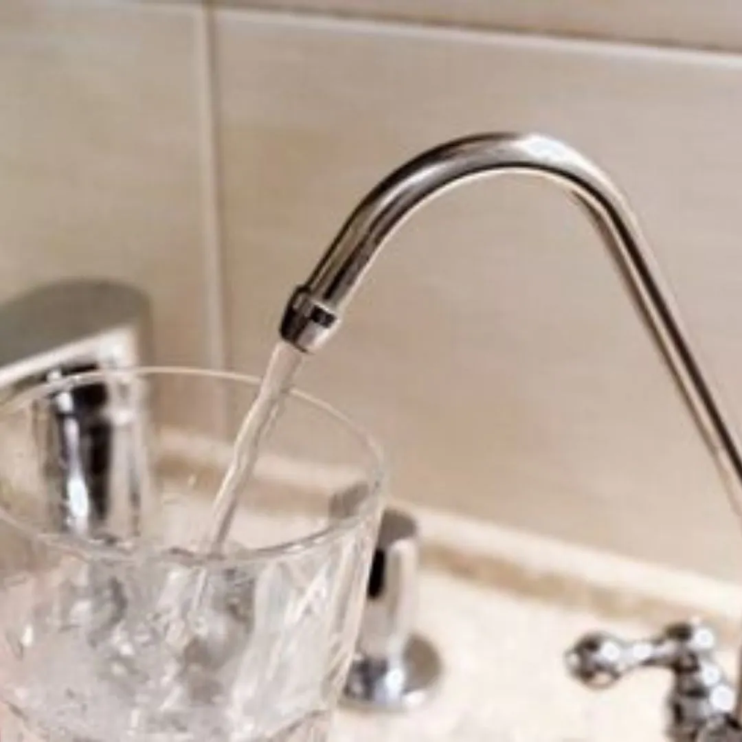 Eau du robinet, eau en bouteille : quelles différences ?