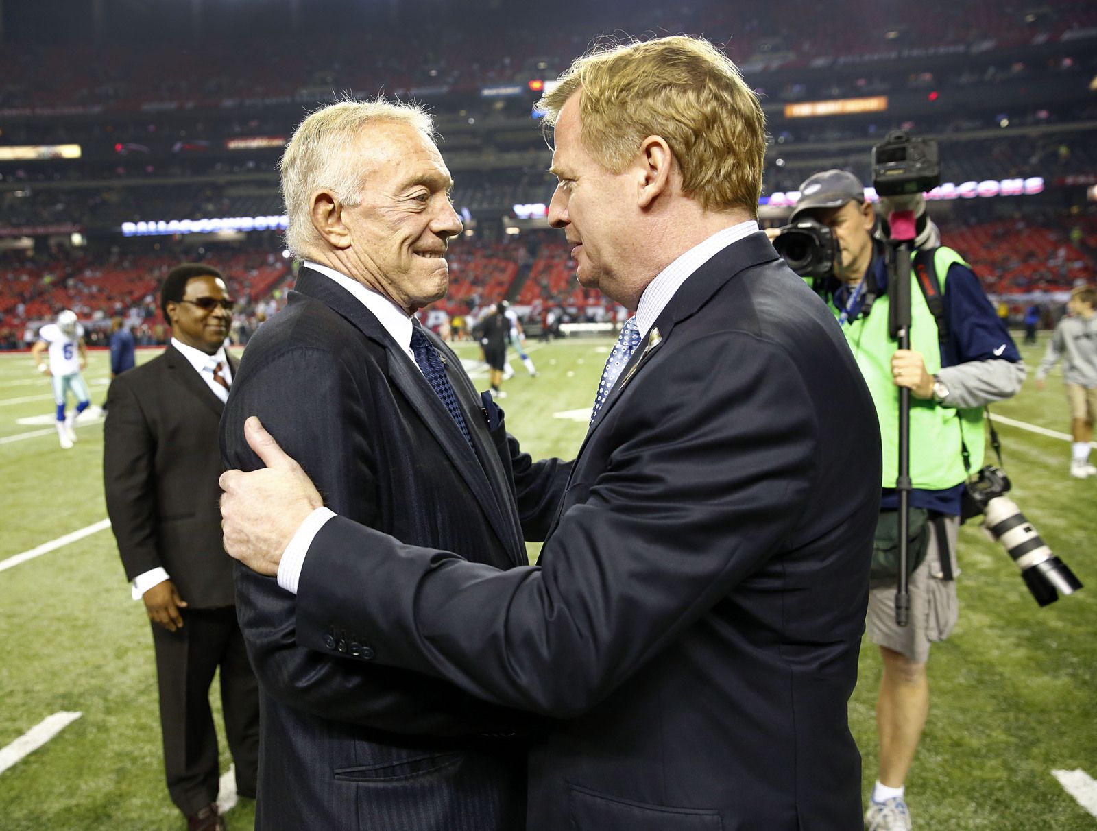 How will the Jerry Jones, Roger Goodell battle play out? episode artwork
