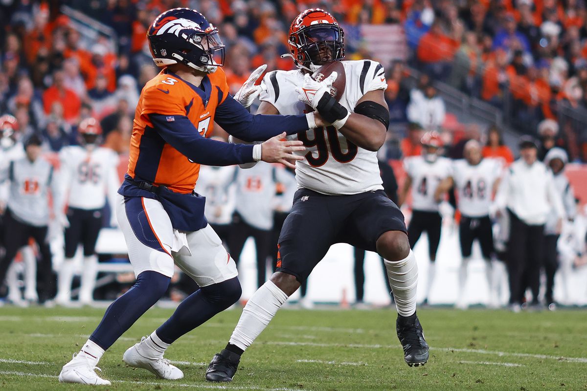 OBI: Bengals vs. Broncos reactions and Week 15/16 Happenin' Headlines episode artwork