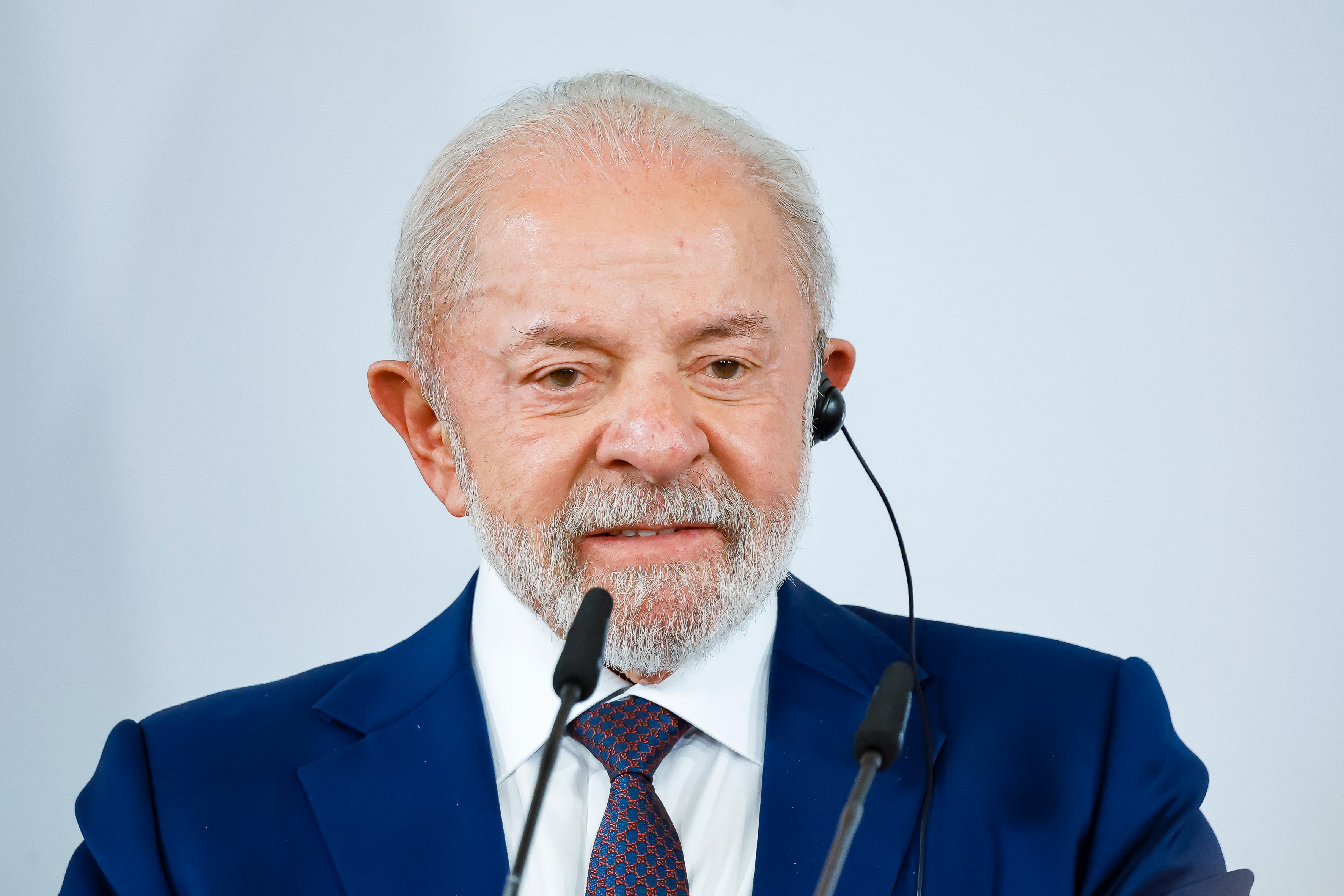Lula assina MP que zera tributação da 'taxa das blusinhas' episode artwork